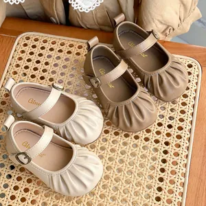 Chaussures Mary Jane pour bébé fille avec semelle souple et design plissé élégant