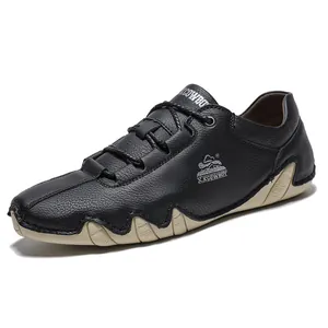 Vista detallada de calzado casual para hombre en color negro con suela de pulpo.