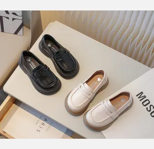 Britse stijl leren loafers voor kinderen in zwart en beige, voorjaarscollectie 2024