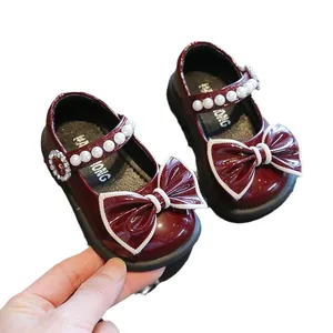 Rote Prinzessinnenschuhe für Babymädchen mit Schleife und Perlen, weiche Lauflernschuhe.