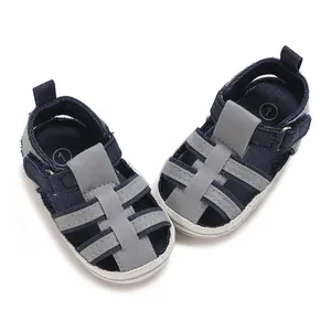 Sandali primi passi per neonati con suola morbida in denim blu e design traforato