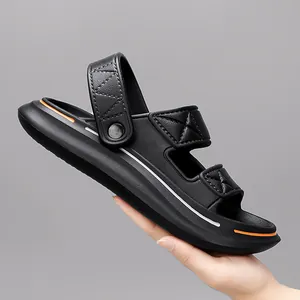 Zwarte EVA-herensandalen met dikke zool en verstelbare band voor casual strandkleding.