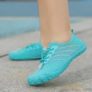 Türkisfarbene Badeschuhe für Kinder mit atmungsaktivem Mesh und rutschfester Gummisohle