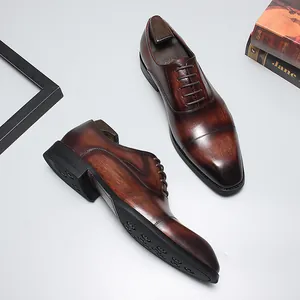 Chaussures richelieu élégantes en cuir marron pour hommes avec grain de bois chic