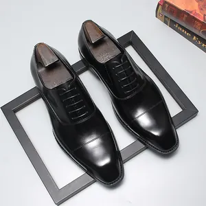Élégantes chaussures Oxford en cuir noir pour hommes avec un design à lacets classique