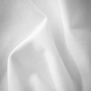Primer plano de la textura de la tela de jersey de algodón blanco para camiseta de hombre