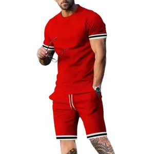 Conjunto deportivo rojo para hombre con camiseta de manga corta y pantalones cortos