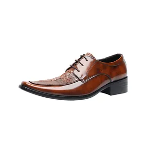 Chaussures Derby italiennes en cuir marron pour hommes avec motif crocodile et bout relevé
