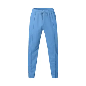 Vorderansicht Detail der hellblauen Herren-Freizeithose mit elastischem Kordelzugbund