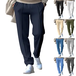 Vue détaillée montrant plusieurs options de couleurs pour ce pantalon droit homme.