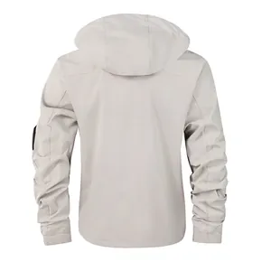 Klassiek lichtgrijs herenjack met capuchon, casual outdoorstijl, minimalistisch achteraanzicht