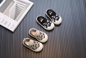 Scarpe fly-knit leopardate per bambini piccoli con suola in gomma morbida e leggera