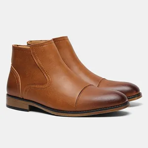 Profilo laterale di stivaletti Chelsea da uomo marroni con pelle vintage e tacco in legno