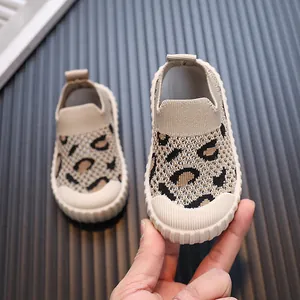Scarpe in maglia leopardata per bambini con suola morbida e traspirante per tutti