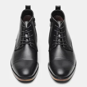 Stivaletti classici in pelle nera da uomo con cerniera laterale e lacci eleganti