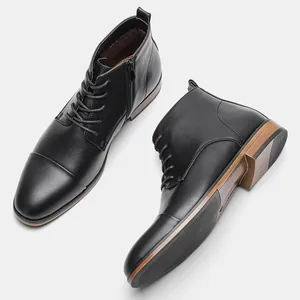 Stivaletti classici da uomo in pelle nera con cerniera laterale e dettaglio tacco effetto legno