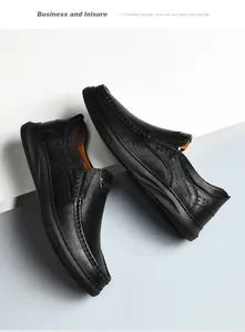 Detailoverzicht van hoogwaardige zwarte echt lederen heren loafers met een slip-on ontwerp