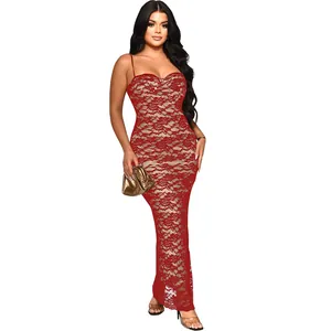 Elegantes rotes ärmelloses Maxikleid aus Spitze mit einem herzförmigen Ausschnitt.