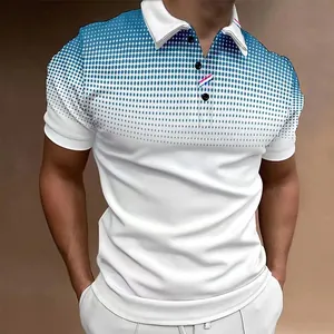 Detalle de polo para hombre de corte ajustado con degradado de puntos azules.