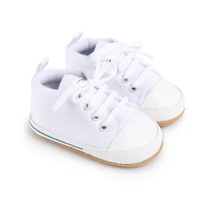 Zapatos de lona blancos clásicos para bebés de 0 a 1 año con suela blanda para caminar