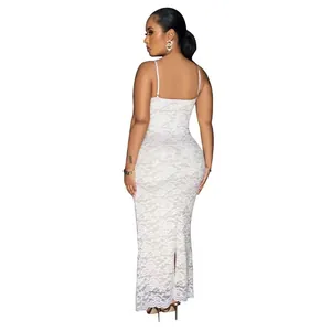 Rückansicht eines sexy weißen Spitzen-Maxikleids mit sehr eleganten Blumenmustern