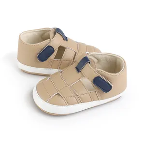 Detailansicht khakifarbener Baby-Sommersandalen mit atmungsaktivem Design und weicher Sohle