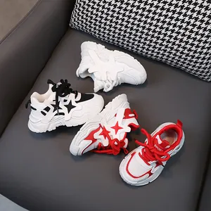 Varias opciones de color de zapatillas gruesas de malla para niños y bebés pequeños