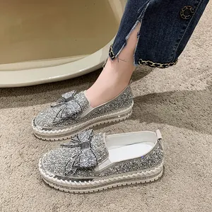 Mocassini argento con strass, fiocco grande e suola platform per donna eleganti
