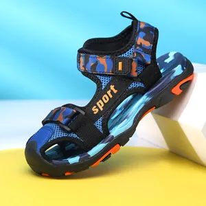 Sandalias de playa de verano para niños con estampado de camuflaje azul y puntera cerrada
