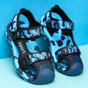 Sandalias de camuflaje azul para niños con puntera reforzada y suela blanda de verano.