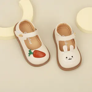 Süße creme Baby Mädchen Mary Jane Schuhe mit Hasen und Karotten Design für Frühling