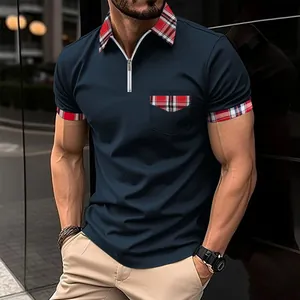 Detailaufnahme Herren-Poloshirt in Dunkelblau mit Reißverschluss und Karokragen