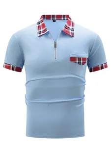 Lässiges hellblaues Herren-Poloshirt mit karierten Details und Reißverschlusskragen