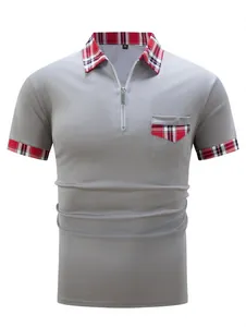 Detailansicht graues Herren-Poloshirt mit rotem Karokragen und Reißverschluss am Hals