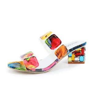 Eleganti sandali a ciabattina con stampa floreale e tacchi a blocco con strass colorati