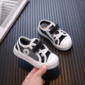 Breathable black and white mesh sneakers for toddlers and children walking shoes