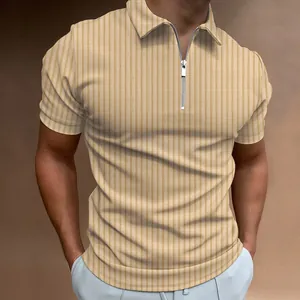 Vista dettagliata della polo casual da uomo con strisce verticali e collo con zip