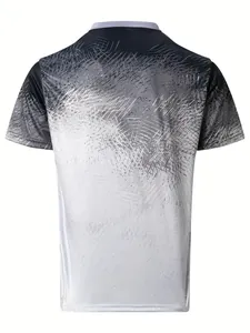 Vista posteriore dettagliata della polo da uomo casual a maniche corte con colletto alla coreana