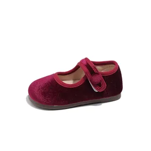 Zapatos Mary Jane de terciopelo burdeos para niñas con suela blanda y velcro