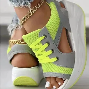 Sandalias de cuña flyknit de verano verde neón y gris con puntera abierta y cordones
