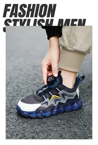 Scarpe sportive traspiranti da ragazzo con tomaia in mesh e sistema a rotella girevole