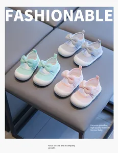 Atmungsaktive Babyschuhe für Mädchen mit dekorativen Schleifen in drei sanften Farben