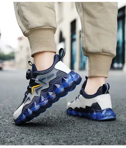 Scarpe da corsa per bambini in mesh traspirante con fibbia a rotazione e suola blu