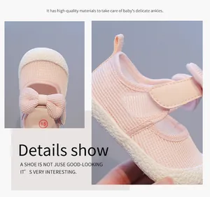 Detailansicht der rosa atmungsaktiven Baby-Lauflernschuhe aus Mesh mit süßer Schleife