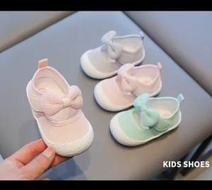 Atmungsaktive Mesh-Lauflernschuhe für Babymädchen in vier Farben mit Schleife
