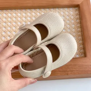 Elegantes zapatos Mary Jane acolchados beige para bebés con suelas blandas y velcro