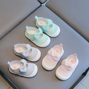 Lauflernschuhe für Mädchen mit atmungsaktivem Mesh und Schleife in Pastellfarben