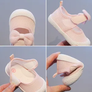 Rosa atmungsaktive Baby-Lauflernschuhe mit Schleife und weicher rutschfester Sohle