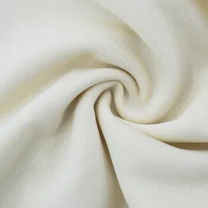 Macro-opname van zachte crème gebreide stof met fijne textuur en weefseldetails