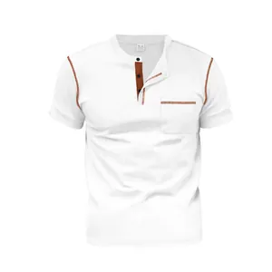 Vue détaillée d'un t-shirt Henley blanc à manches courtes avec surpiqûres